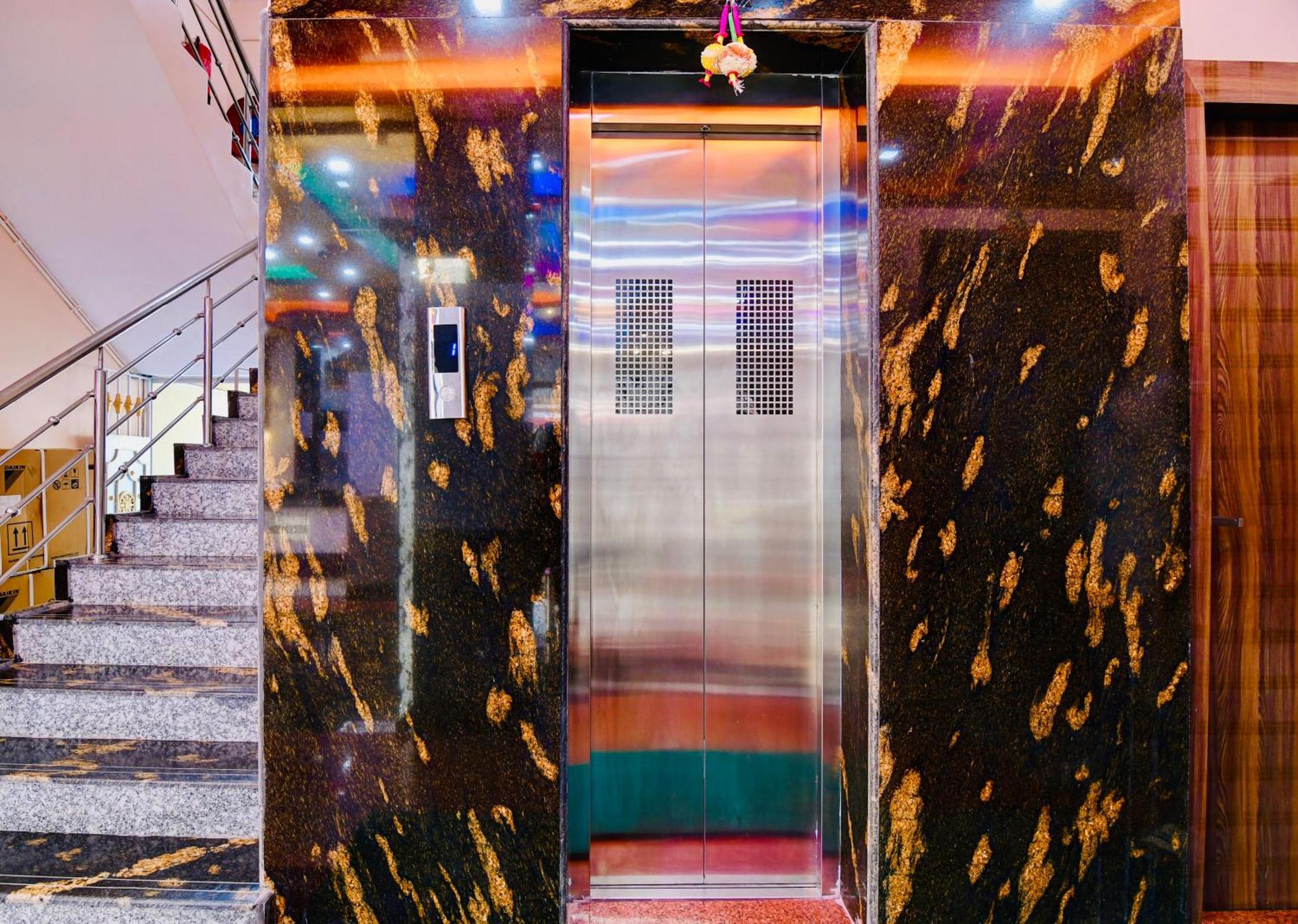 Hotel Kanan Inn Καλκούτα Εξωτερικό φωτογραφία